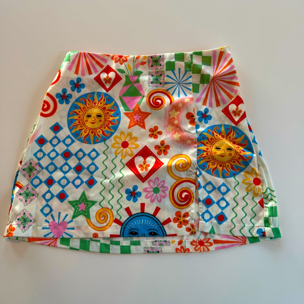 Shein~Skirt~Women’s XS~Multi Colored~Fun Sunny Print~Mini~Elastic Waist~Zipper
